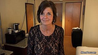 Милашка в годах обожает делать минет