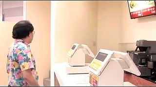 Молодая дочь трахается с мужиками на глазах у отца