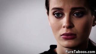 Примирение пары извращенцев в летнем домике на белоснежном диване