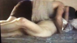 Супружеская пара впервые трахается на камеру в выходной